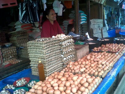 Ita pedagang telur dipasar Lumpur Teluk Kuantan.